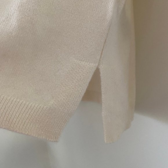 *SOLD* J. CREW - Cashmere Crewneck Sweater (S) - Picture 6 of 9